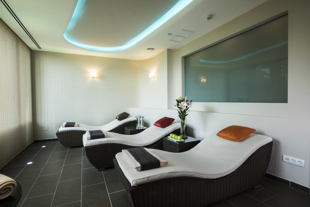 Bahia Beach Apartments Estepona Exterior photo