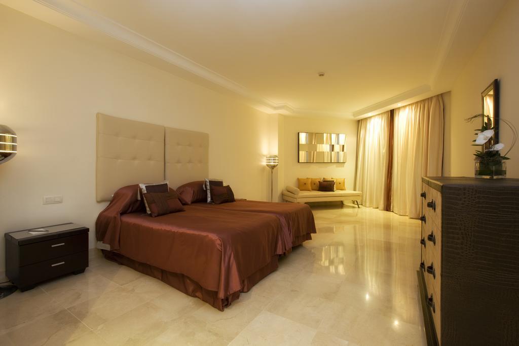 Bahia Beach Apartments Estepona Room photo