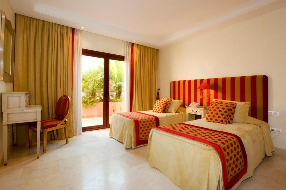 Bahia Beach Apartments Estepona Exterior photo