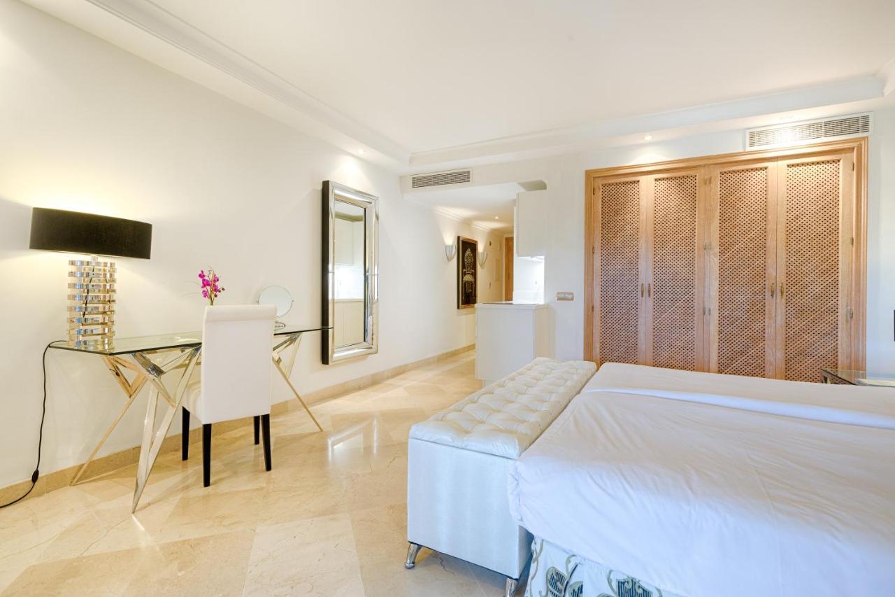 Bahia Beach Apartments Estepona Exterior photo